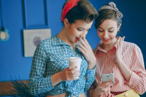 Sohbet Sitelerinde Kullanıcı Deneyimi ve Topluluk Yönetimi