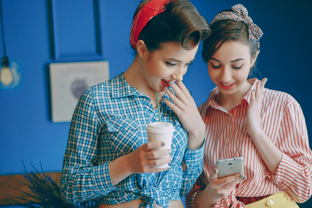 Sohbet Sitelerinde Kullanıcı Deneyimi ve Topluluk Yönetimi